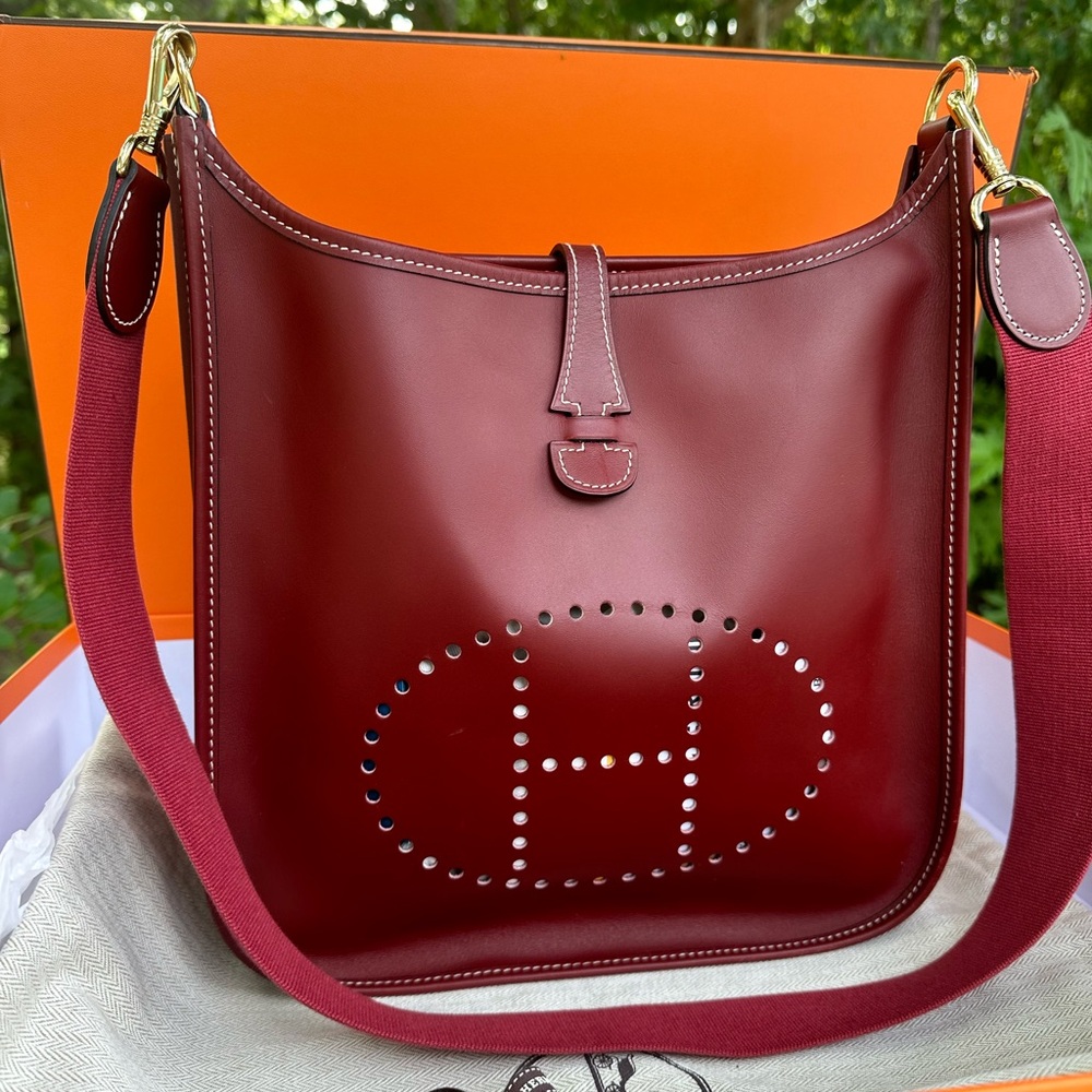 SOLD!!
Hermes Evelyne in rare box calf w/contrast stitching